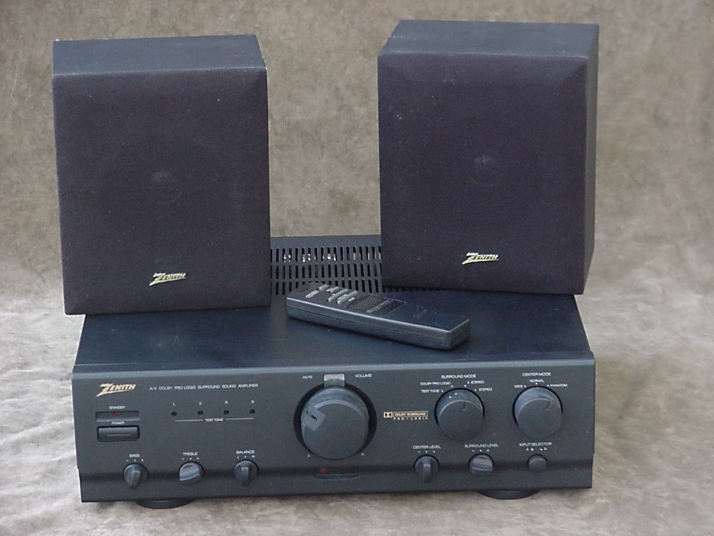 ZENITH A/V DOLBY PRO HOME THEATER AMPLIFIER Z711B SURROUND SOUND SYSTEM