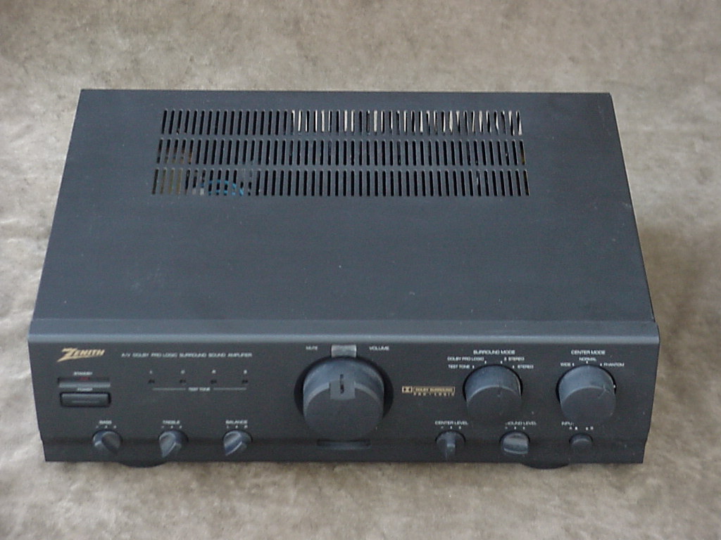 ZENITH A/V DOLBY PRO HOME THEATER AMPLIFIER Z711B SURROUND SOUND SYSTEM