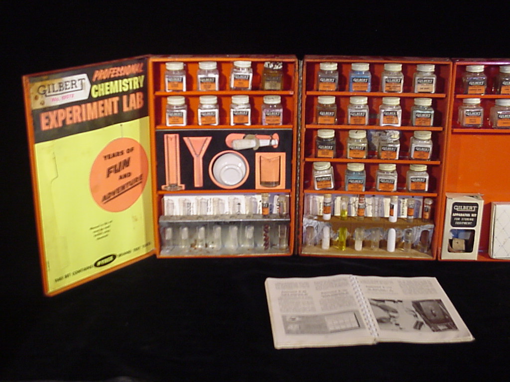 GILBERT CHEMISTRY ATOMIC ENERGY EXPERIMENT 12072 1956 LAB SET