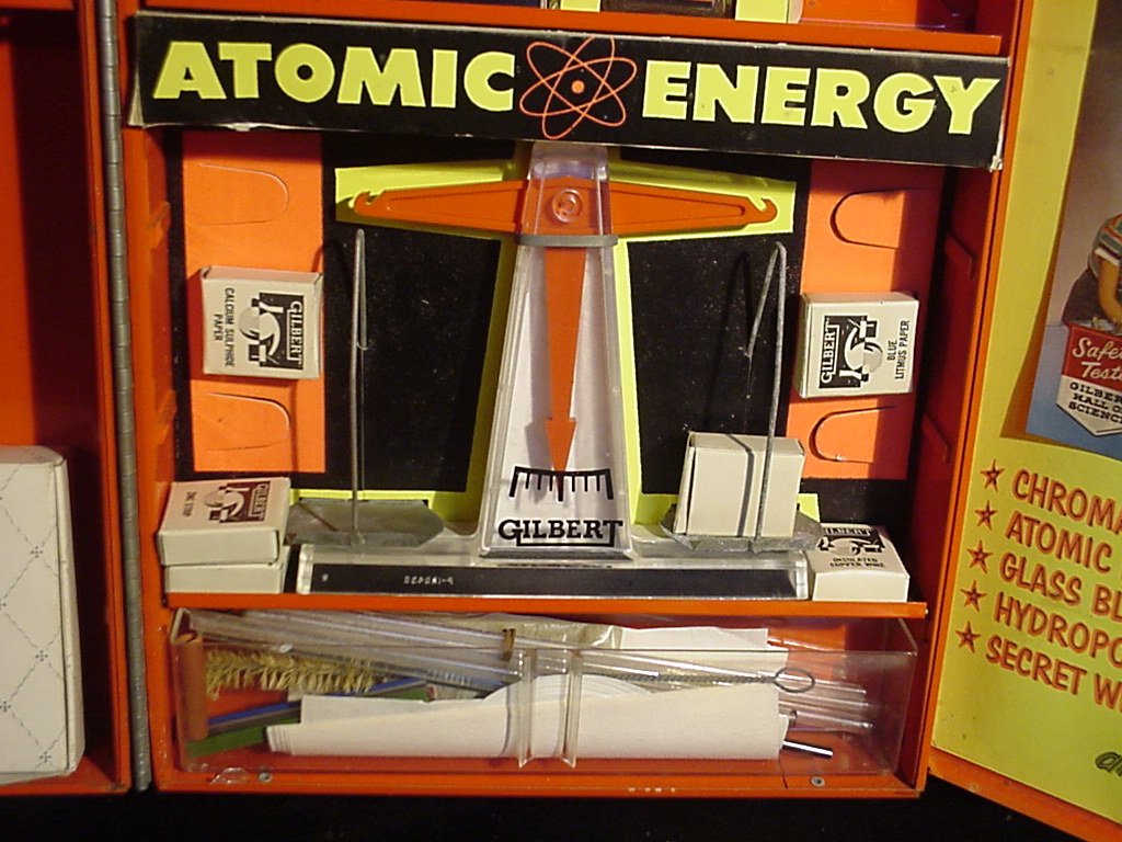 GILBERT CHEMISTRY ATOMIC ENERGY EXPERIMENT # 12072 1956 LAB SET