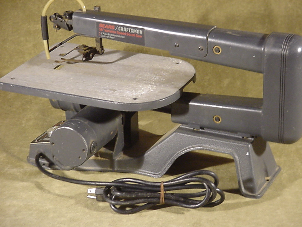 CRAFTSMAN 16" VARIABLE SPEED SCROLL SAW CAST IRON BASE, TILT TABLE