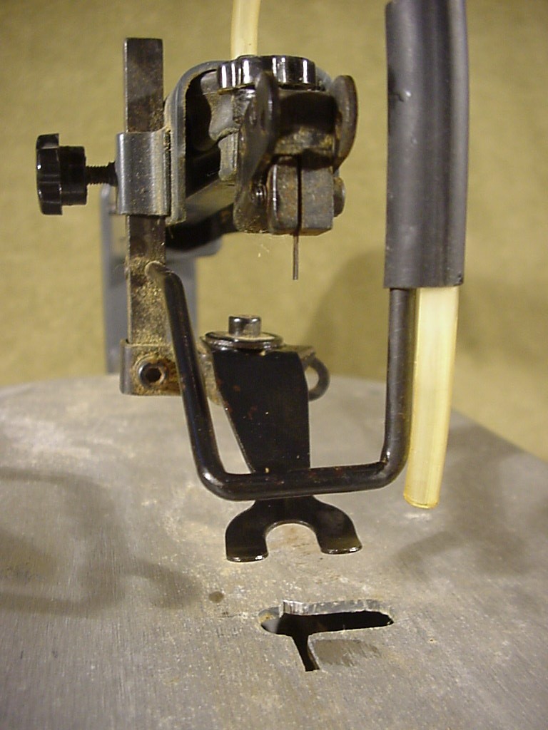 CRAFTSMAN 16" VARIABLE SPEED SCROLL SAW CAST IRON BASE, TILT TABLE