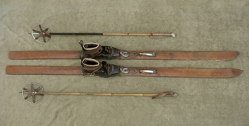 ANTIQUE KONGSBERG SKIS, SKIFREE SAFETY BINDINGS, MOLITOR TRIPLE LACED