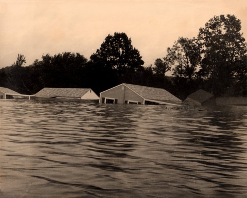 Houses-that-were-at-the-east-side-of-lake-Siog