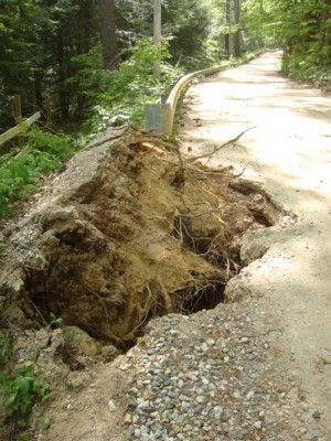 Big-unsecured-hole-in-Maybrook-Road