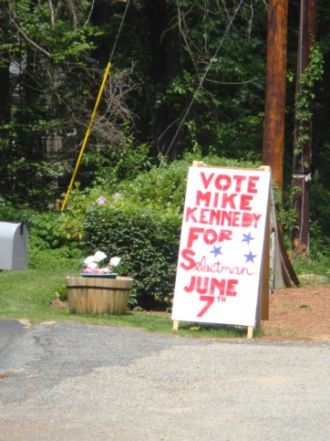 Kennedy-campaign-sign-in-front-of-his-residency